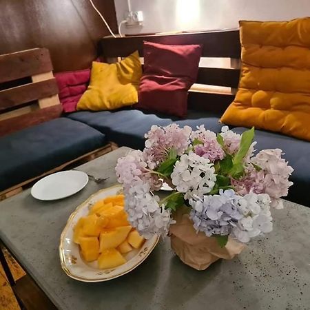 Brobro Hostel ティビリシ エクステリア 写真