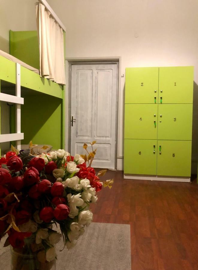 Brobro Hostel ティビリシ エクステリア 写真