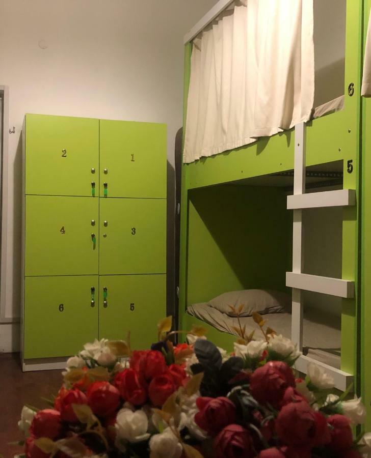 Brobro Hostel ティビリシ エクステリア 写真
