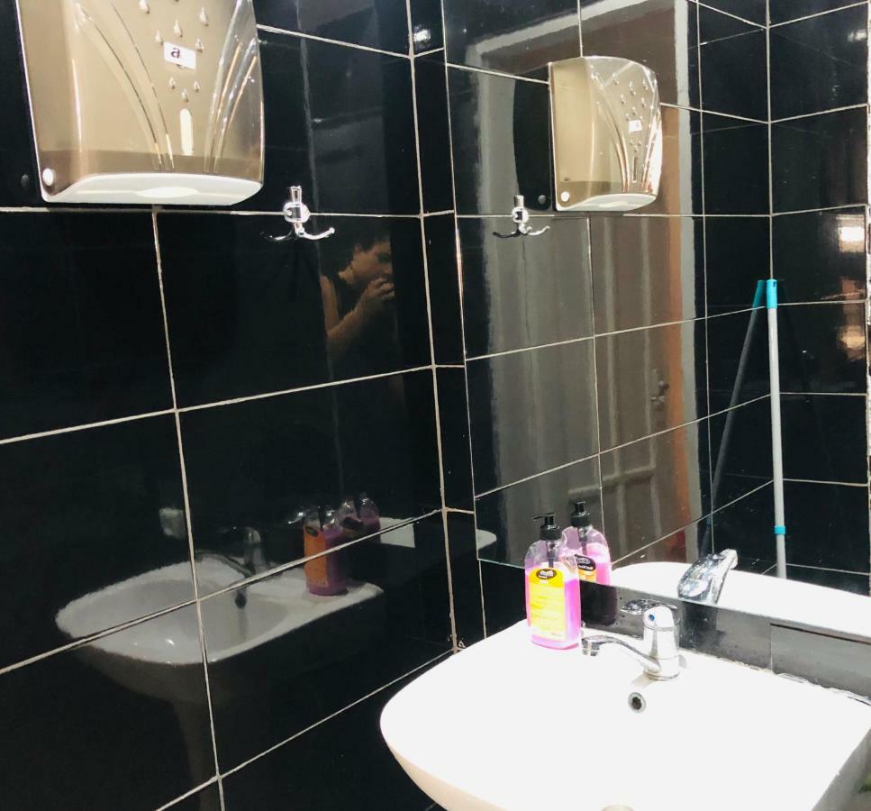 Brobro Hostel ティビリシ エクステリア 写真