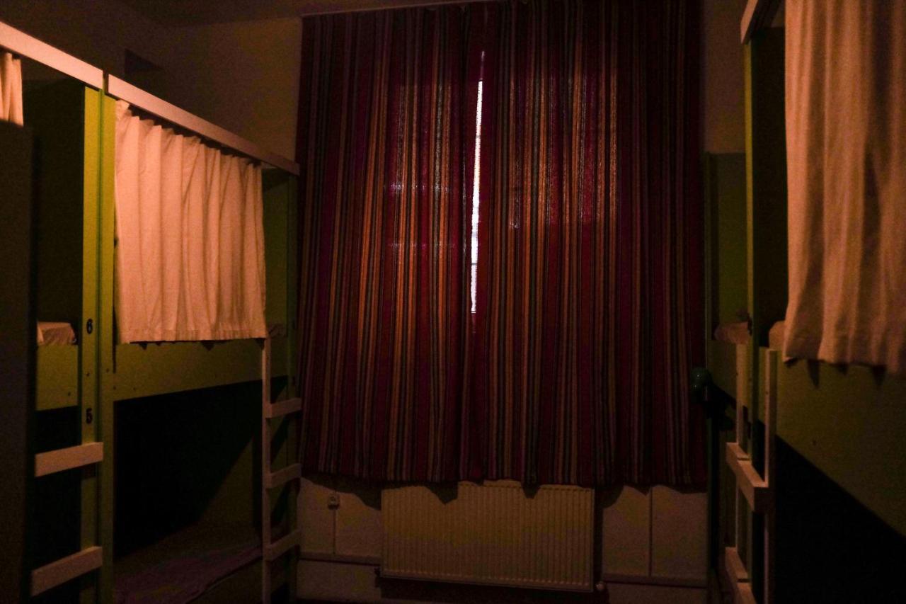 Brobro Hostel ティビリシ エクステリア 写真